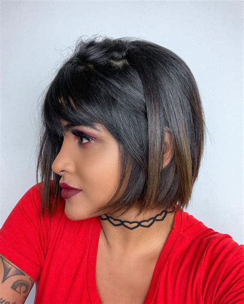 cabelo chanel loiro com franja